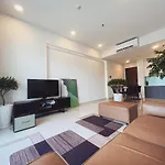 Lc House Soho District 1